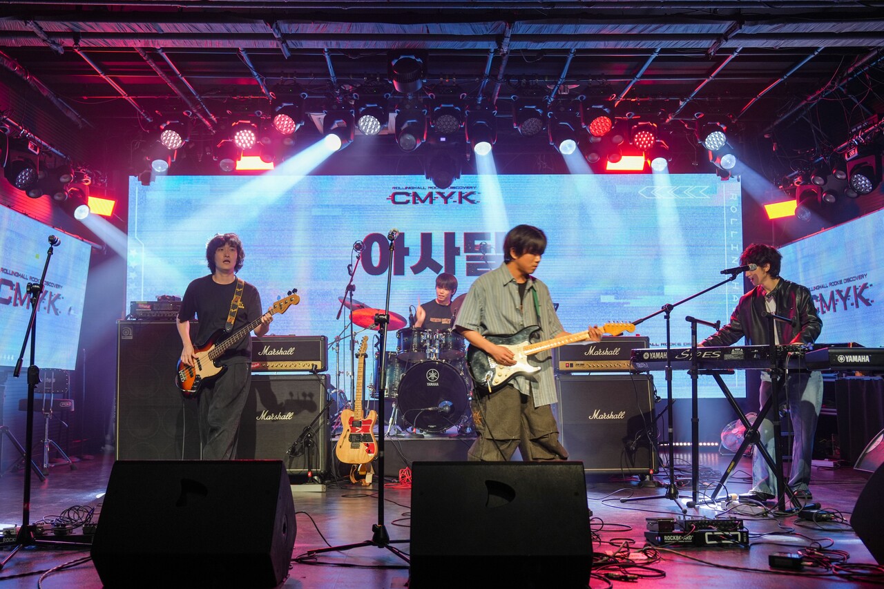 2025 CMYK 프로젝트에서 무대를 선보이고 있는 아사달 밴드 [사진제공=롤링홀]