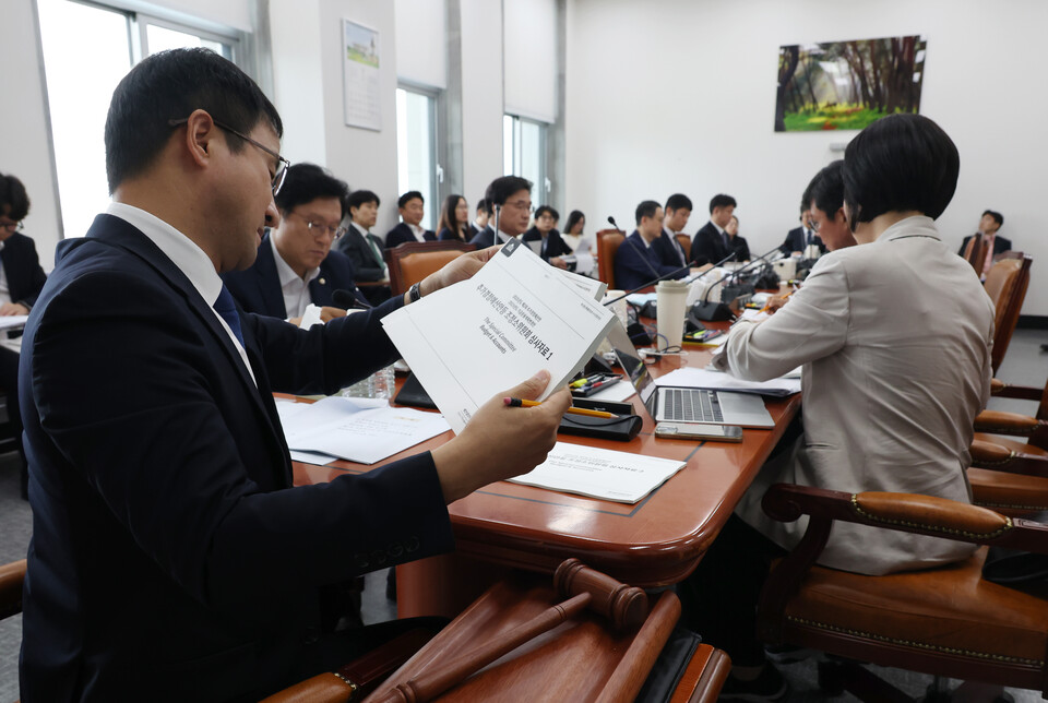 지난 2일 서울 여의도 국회에서 열린 예산결산특별위원회의 추경예산안 등 조정소위원회에서 한병도 소위원장(예결위원장)이 회의를 주재하고 있다. [사진=뉴시스]