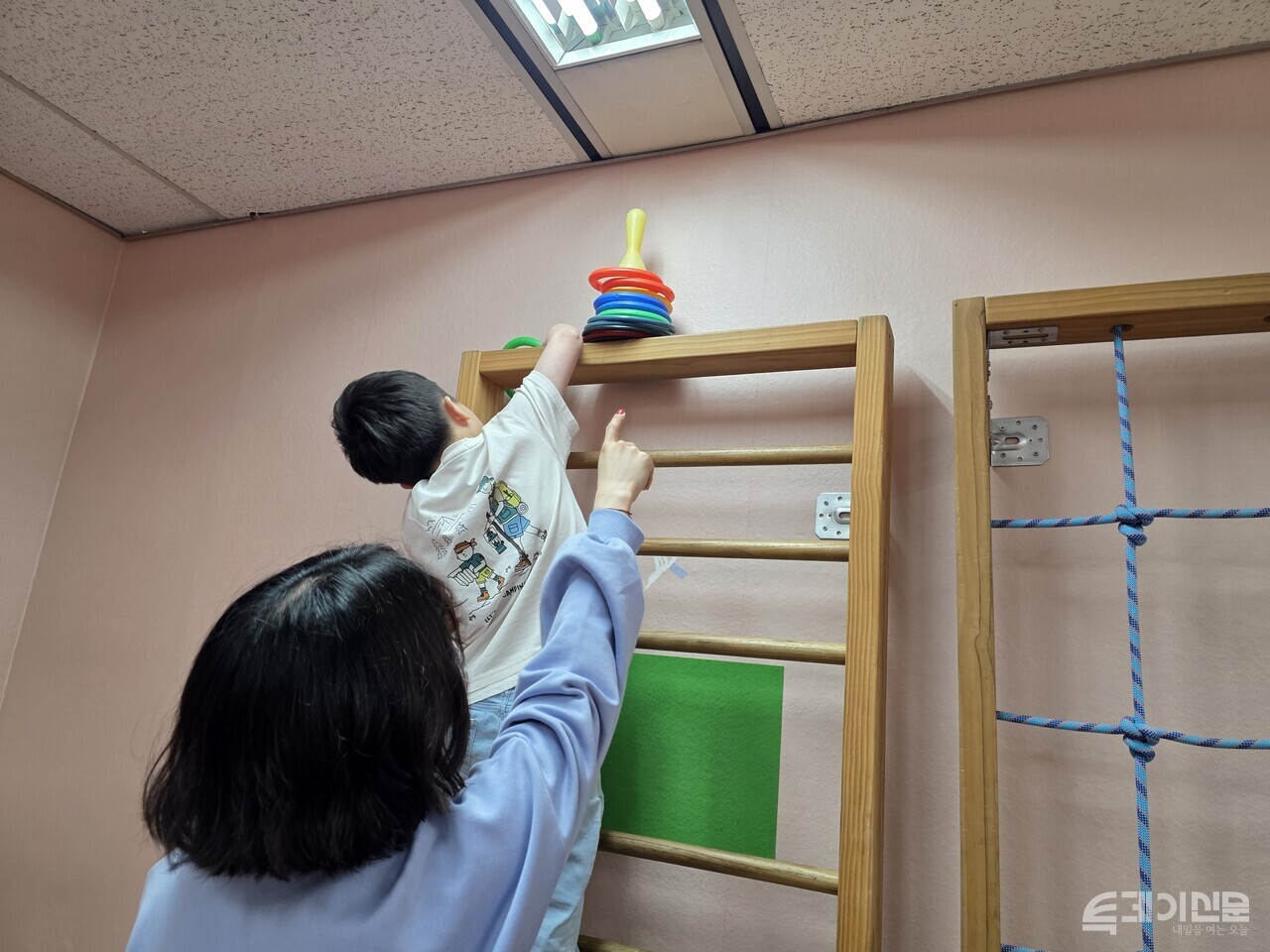 발달지연 치료를 받는 아이의 모습ⓒ투데이신문