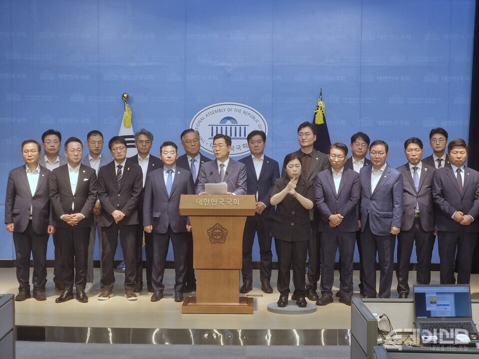 더불어민주당 당대표 후보인 박찬대 의원이 15일 서울 여의도 국회 소통관에서 정치·정당개혁 10대 공약을 발표하는 기자회견을 진행하고 있다. ⓒ투데이신문