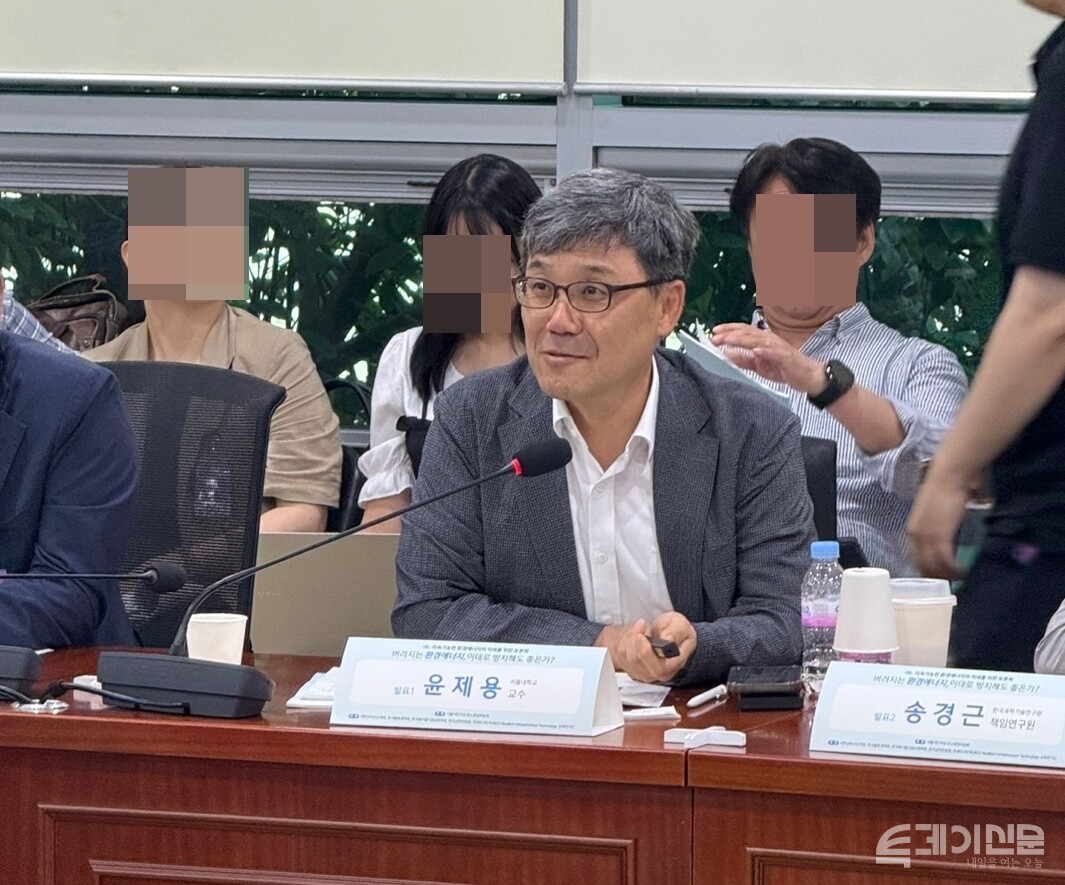 22일 오후 서울 여의도 국회에서 열린 ‘버려지는 환경에너지, 이대로 방치해도 좋은가’ 토론회에서 윤제웅 서울대 화학생물공학부교수가 발표하고 있다. ⓒ투데이신문