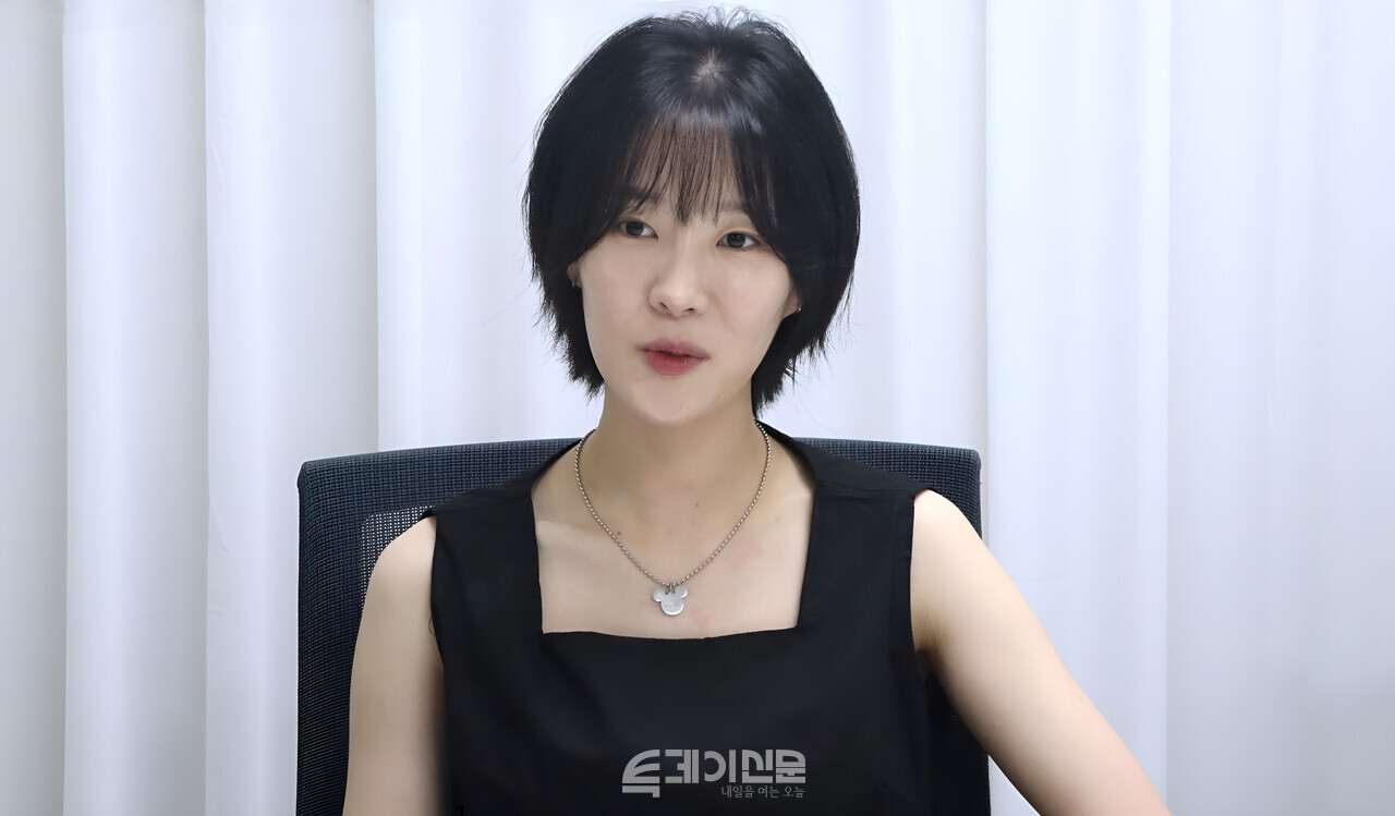 염지영 배우가 투데이신문과 인터뷰 하고 있다. ©투데이신문