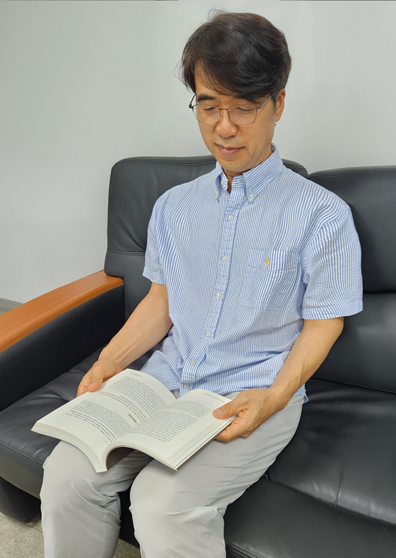 &lt;호모레퍼런스&gt; 저자 김문식 교수.&nbsp; [사진제공=미다스북스]<br>