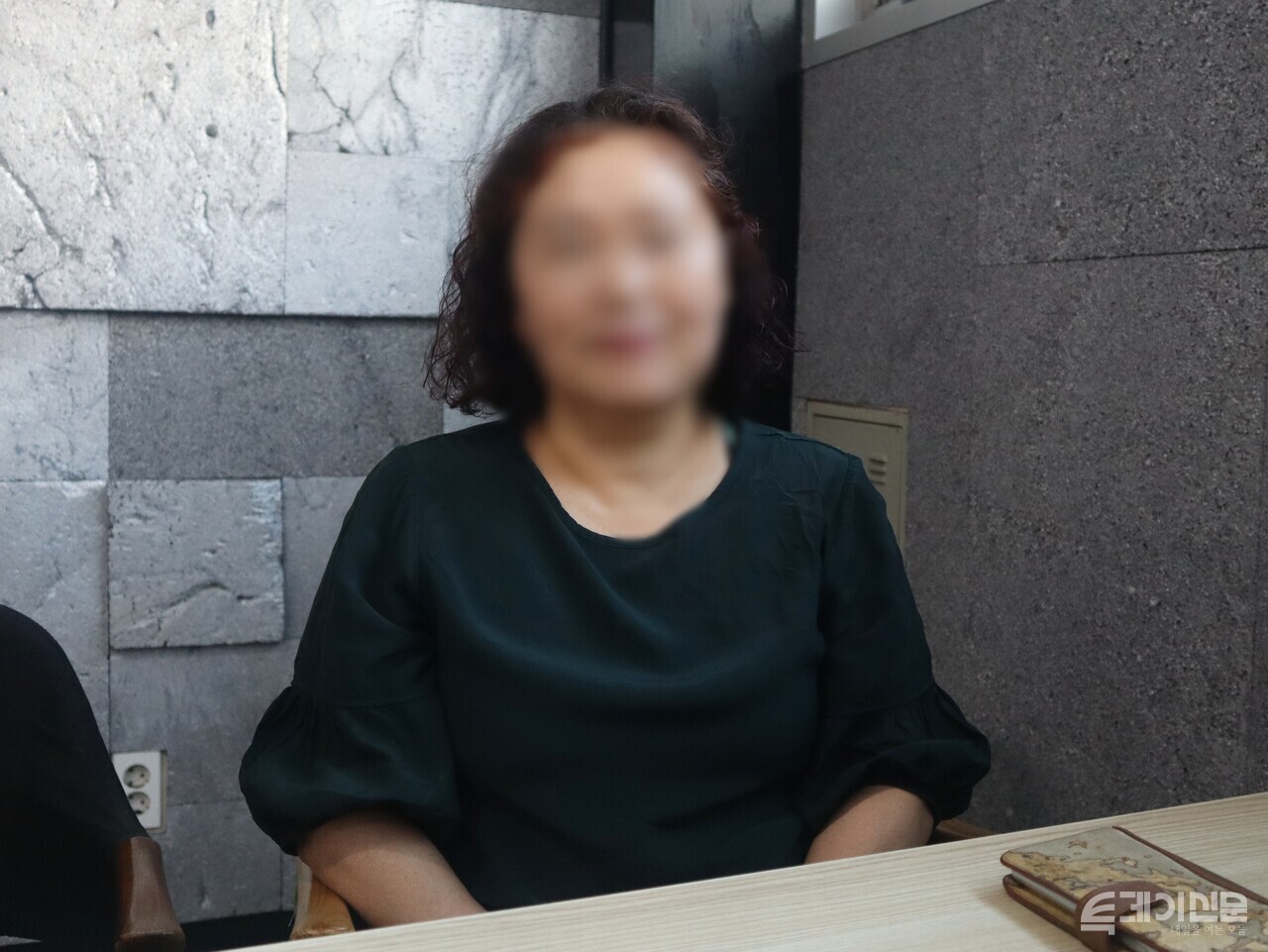 청소노동자 이경숙(가명·64)씨의 모습. ⓒ투데이신문