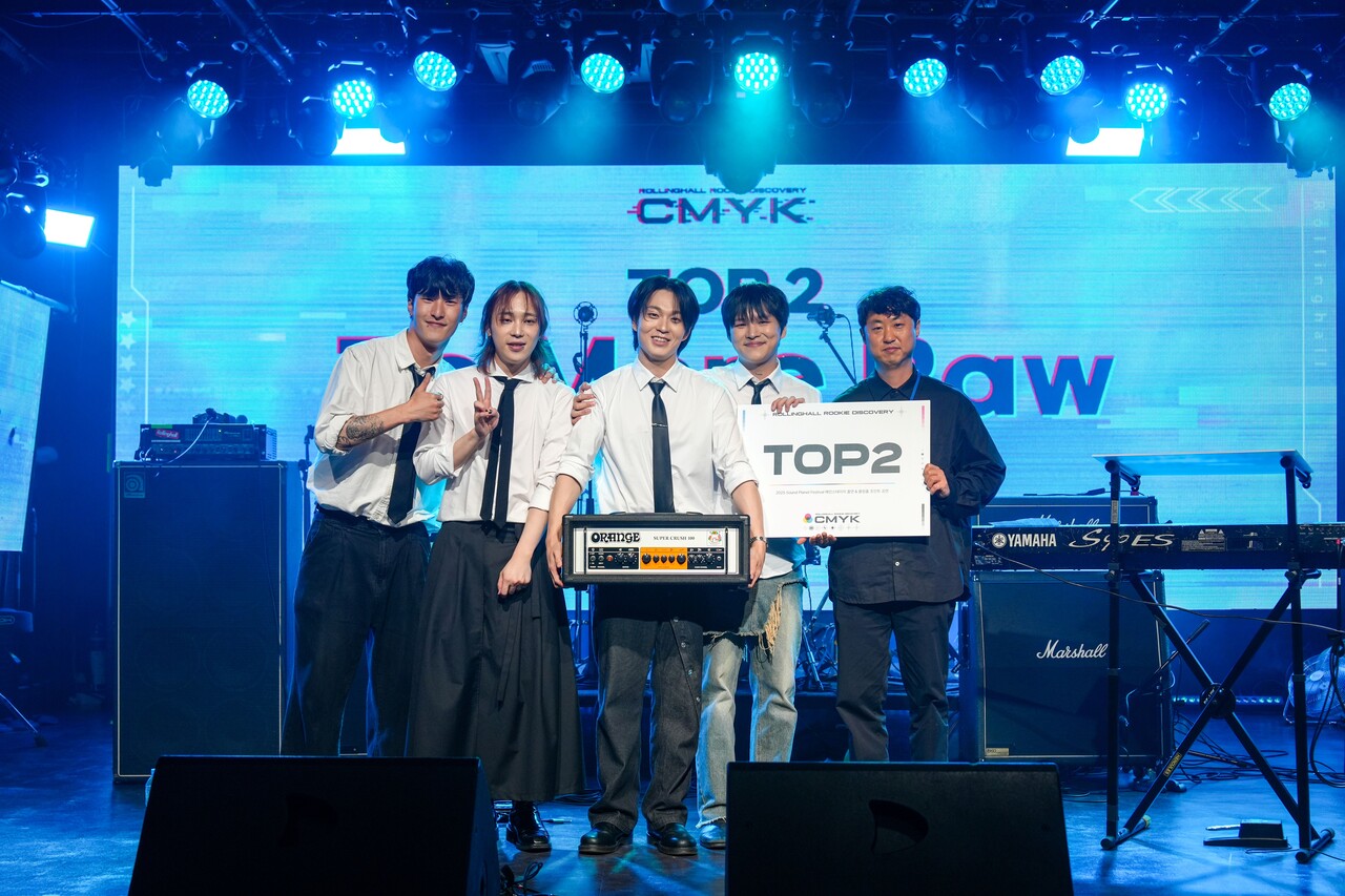 롤링홀 신인 발굴 프로젝트인 CMYK에서 우수상을 수상한 투모로우. [사진제공=롤링홀]