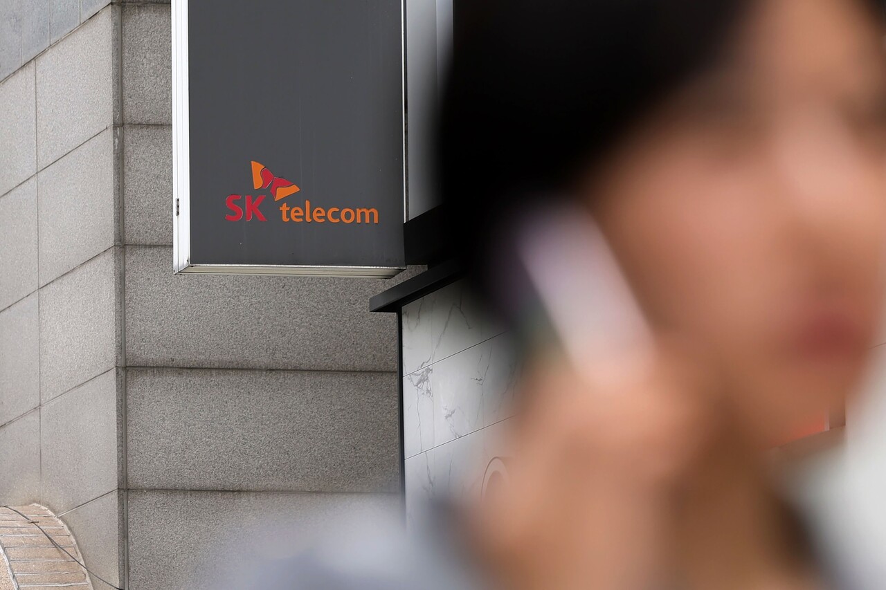 28일 오전 서울 시내 SK텔레콤 대리점 모습 [사진=뉴시스]