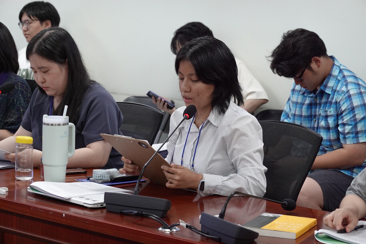 ▲&lt;대학생이 진단하는 민주주의의 현 주소와 과제&gt; 토론회 기본소득 주제로 발제를 진행하고 있는 모습이다. ⓒ 기본소득당 청년·대학생위원회<br>