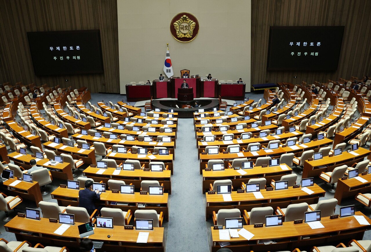지난 8월 25일 서울 여의도 국회 본회의에서 상법 일부개정법률안(2차 상법 개정안)에 대한 무제한토론(필리버스터)를 진행하고 있는 모습. [사진제공=뉴시스]<br>