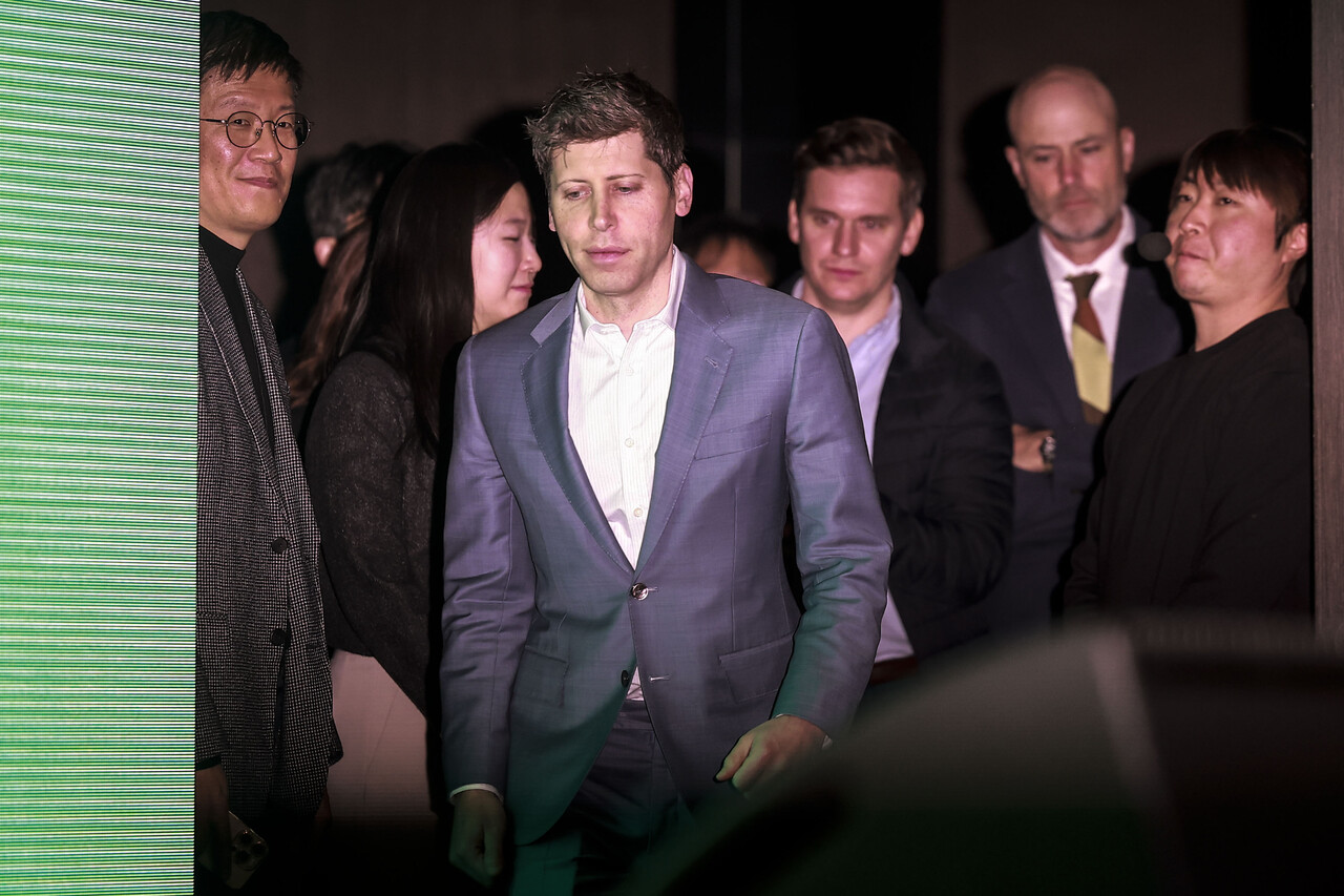 샘 올트먼 오픈AI 최고경영자가 지난 2월 4일 서울 중구 플라자호텔에서 열린 카카오 기자간담회에 참석하고 있다. [사진제공=뉴시스]