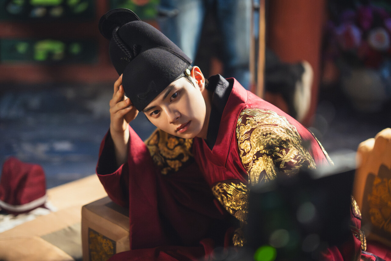 드라마 &lt;폭군의 셰프&gt; 촬영 현장에서의 이채민 배우 [사진제공=tvN]&nbsp;<br>