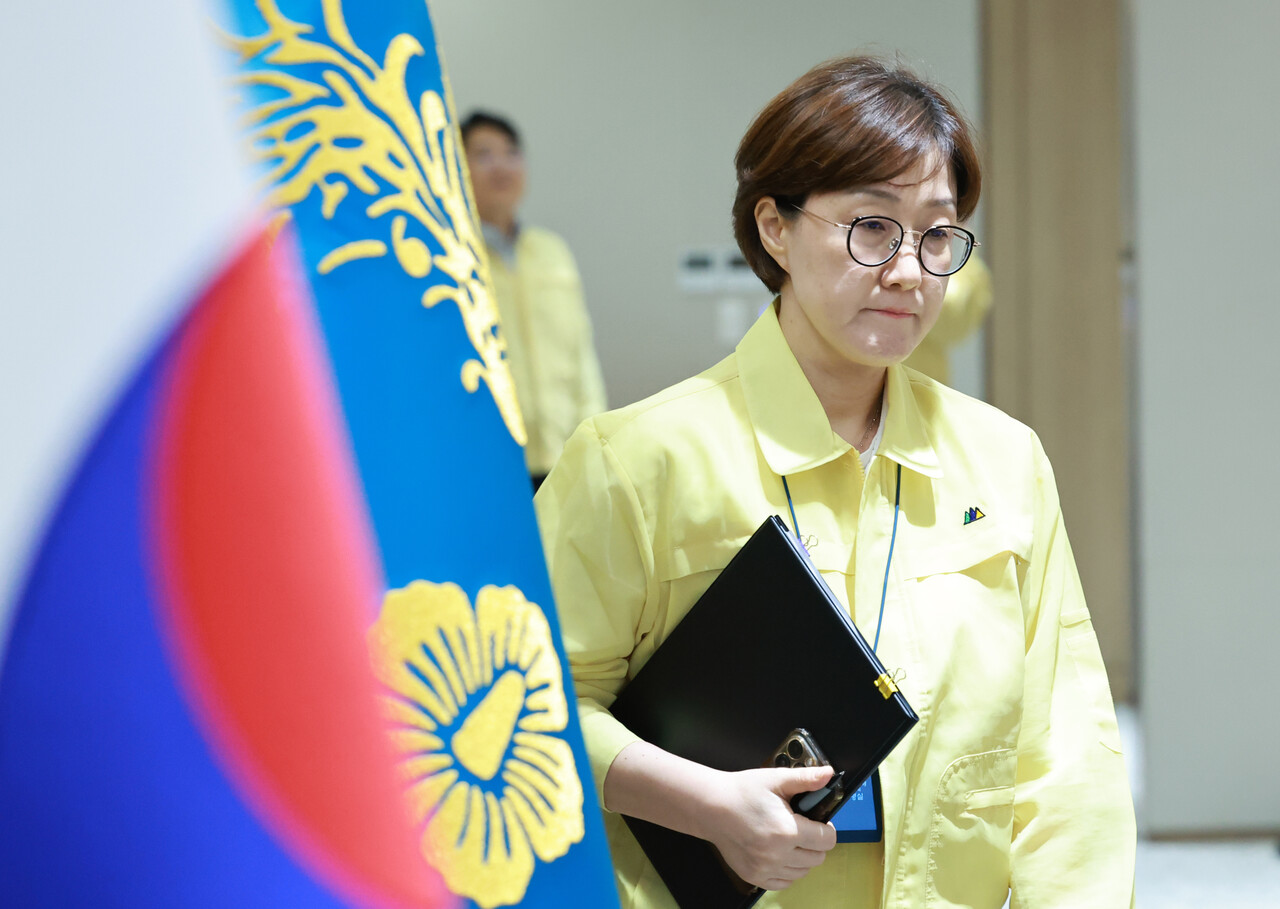 지난 8월 18일 당시 &nbsp;김현지 총무비서관이 서울 용산 대통령실 청사에서 열린 제1회 을지국무회의 및 제37회 국무회의에 배석하고 있는 모습. [사진제공=뉴시스/대통령실통신사진기자단]<br>