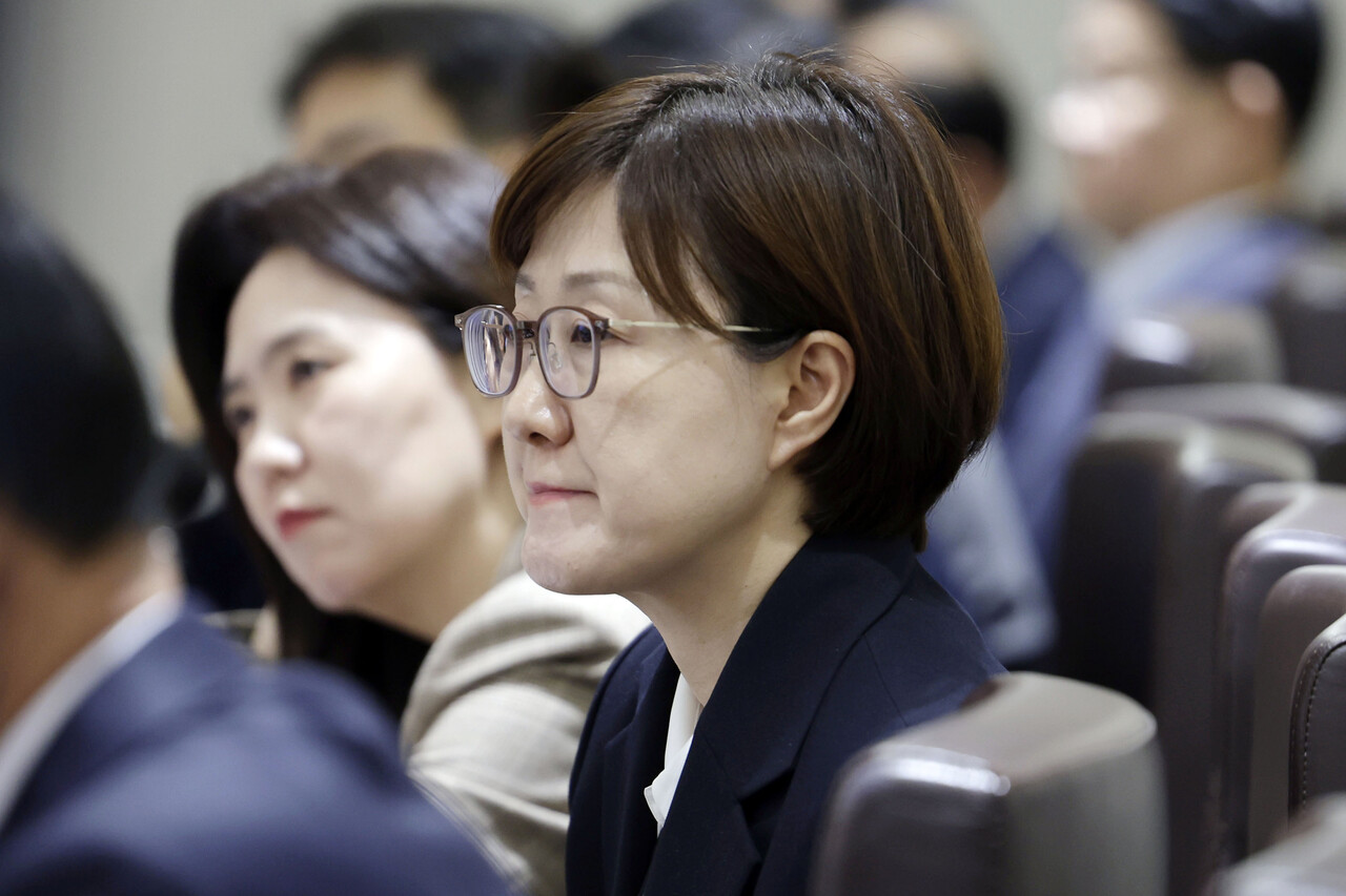 김현지 제1부속실장이 21일 서울 용산 대통령실 청사에서 열린 국무회의에 배석해 있다.&nbsp;<br>