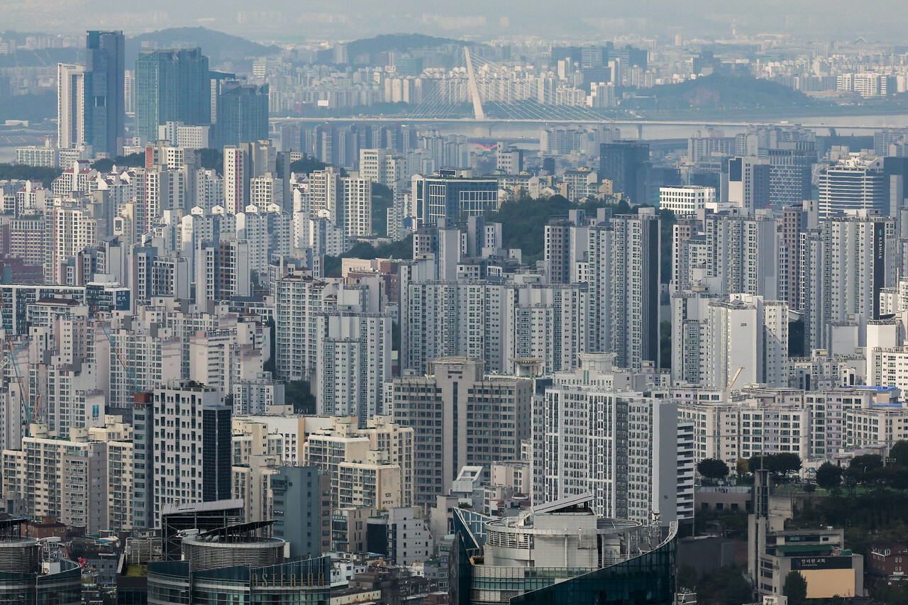 서울 중구 남산에서 바라본 서울시내 아파트 단지 전경. [사진=뉴시스]