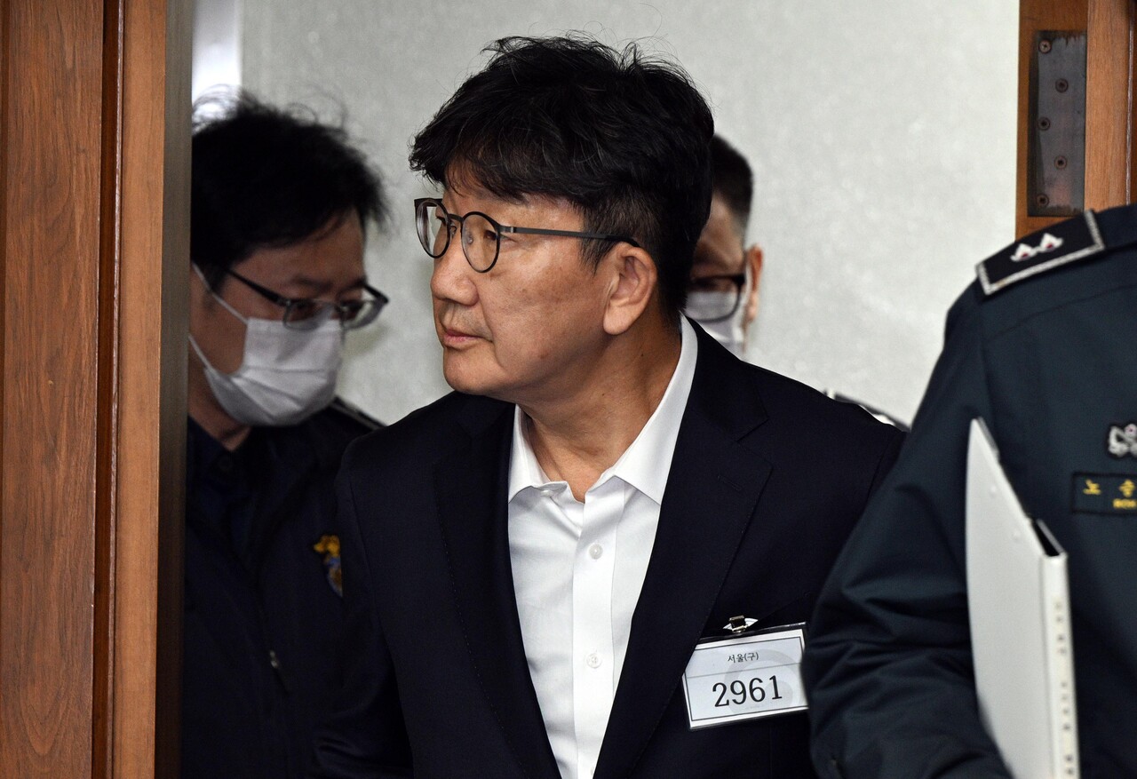 권성동 국민의힘 의원이 3일 서울 서초동 서울중앙지법에서 통일교로부터 불법 정치자금을 수수한 혐의 사건 1차 공판에 출석하고 있다. [사진제공=뉴시스]