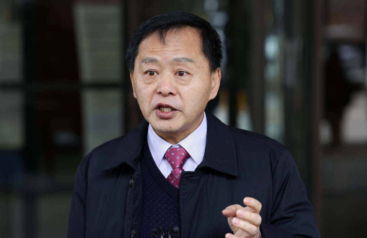 구본창 대표가 지난해 1월 4일 서울 서초구 대법원에서 유죄 판결을 받은 후 입장을 표명하고 있다. [사진제공=뉴시스]