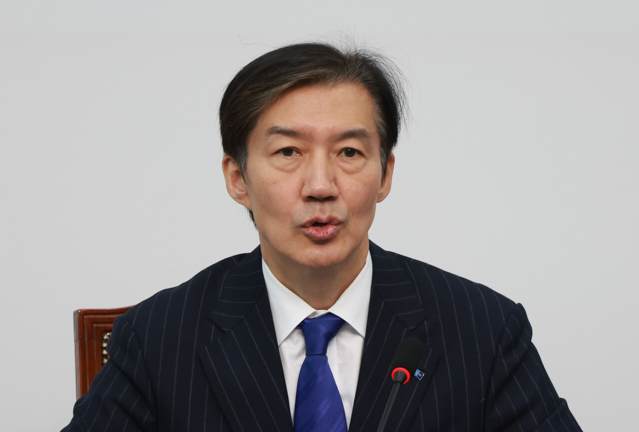 조국혁신당 조국 비상대책위원장이 6일 서울 여의도 국회에서 진행된 비상대책위원회의에 참석해 있다. [사진제공=뉴시스]<br>