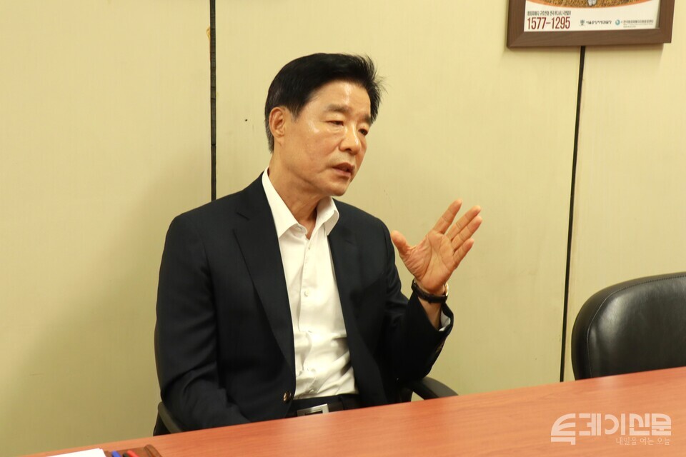 한국범죄재피해자지원중앙센터 신두일 사무처장이 본보와의 인터뷰에서 발언하고 있다. ⓒ투데이신문