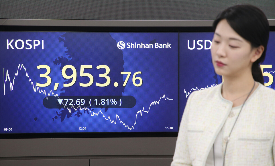 7일 코스피가 외국인과 기관의 동반 매도에 3900선까지 무너졌다. [사진=신한은행]