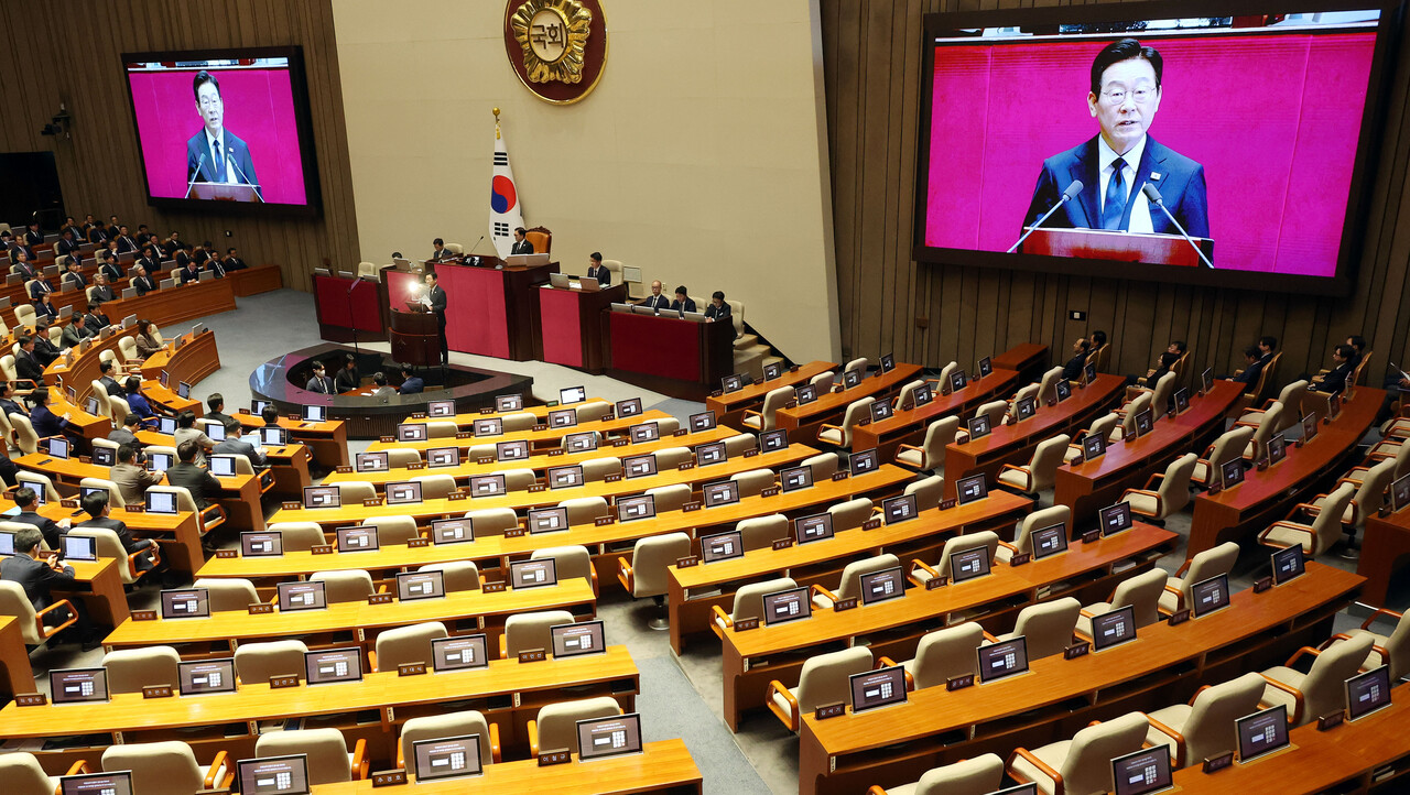 이재명 대통령이 지난 4일 오전 서울 여의도 국회 본회의장에서 내년도 정부 예산안에 대한 시정연설을 하고 있다. 국민의힘 의원들은 불참했다.&nbsp;[사진제공=뉴시스]<br>