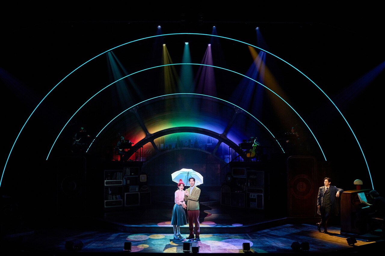 공연 &lt;어쩌면 해피엔딩&gt; 무대 현장 사진 [사진 제공=NHN 링크]