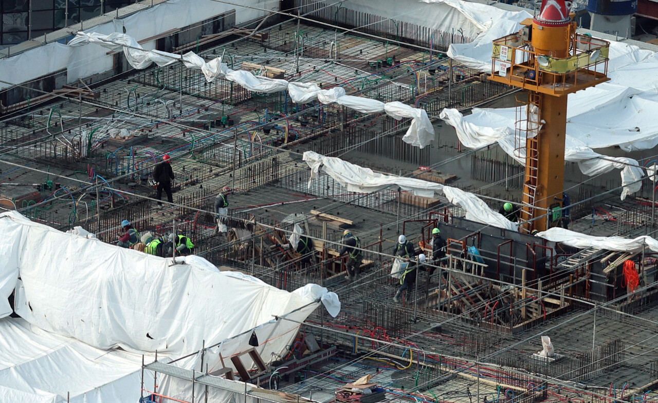 수도권의 힌 아파트 건설현장 모습. [사진=뉴시스]