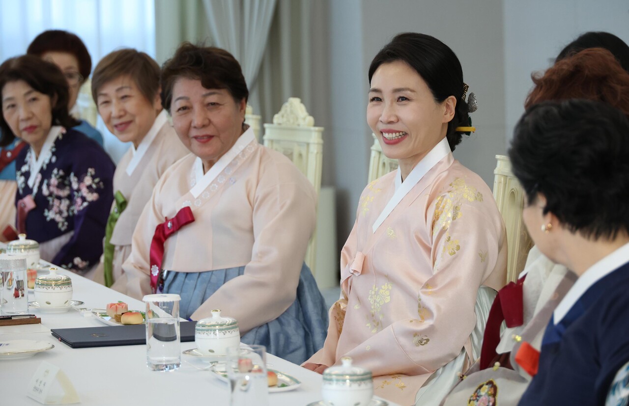 김혜경 여사가 6일 서울 용산 대통령실 청사에서 열린 재일본대한민국부인회 차담회에 참석해 있다. [사진제공=대통령실통신사진기자단]