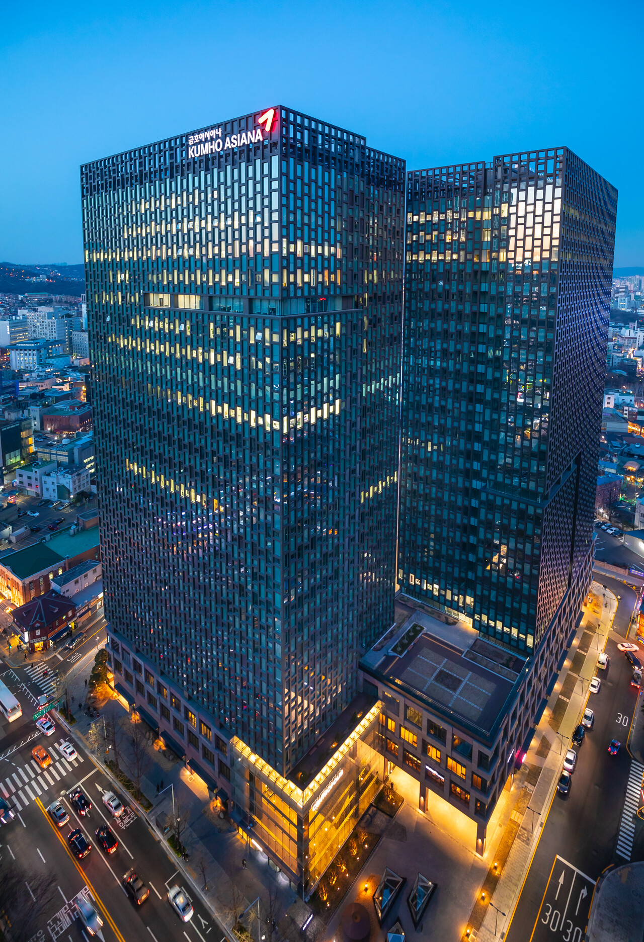 &nbsp; &nbsp; &nbsp; &nbsp; &nbsp; &nbsp; &nbsp; &nbsp; &nbsp; &nbsp; &nbsp; &nbsp; &nbsp; &nbsp; &nbsp; &nbsp; &nbsp; &nbsp; &nbsp; &nbsp; &nbsp;서울시 종로구 공평동에 위치한 금호건설 사옥 전경. [사진=금호건설]