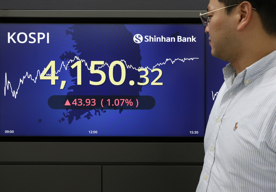 12일 코스피가 전 거래일보다 43.93포인트(1.07%) 오른 4150.32에 마감했다. [사진=신한은행]