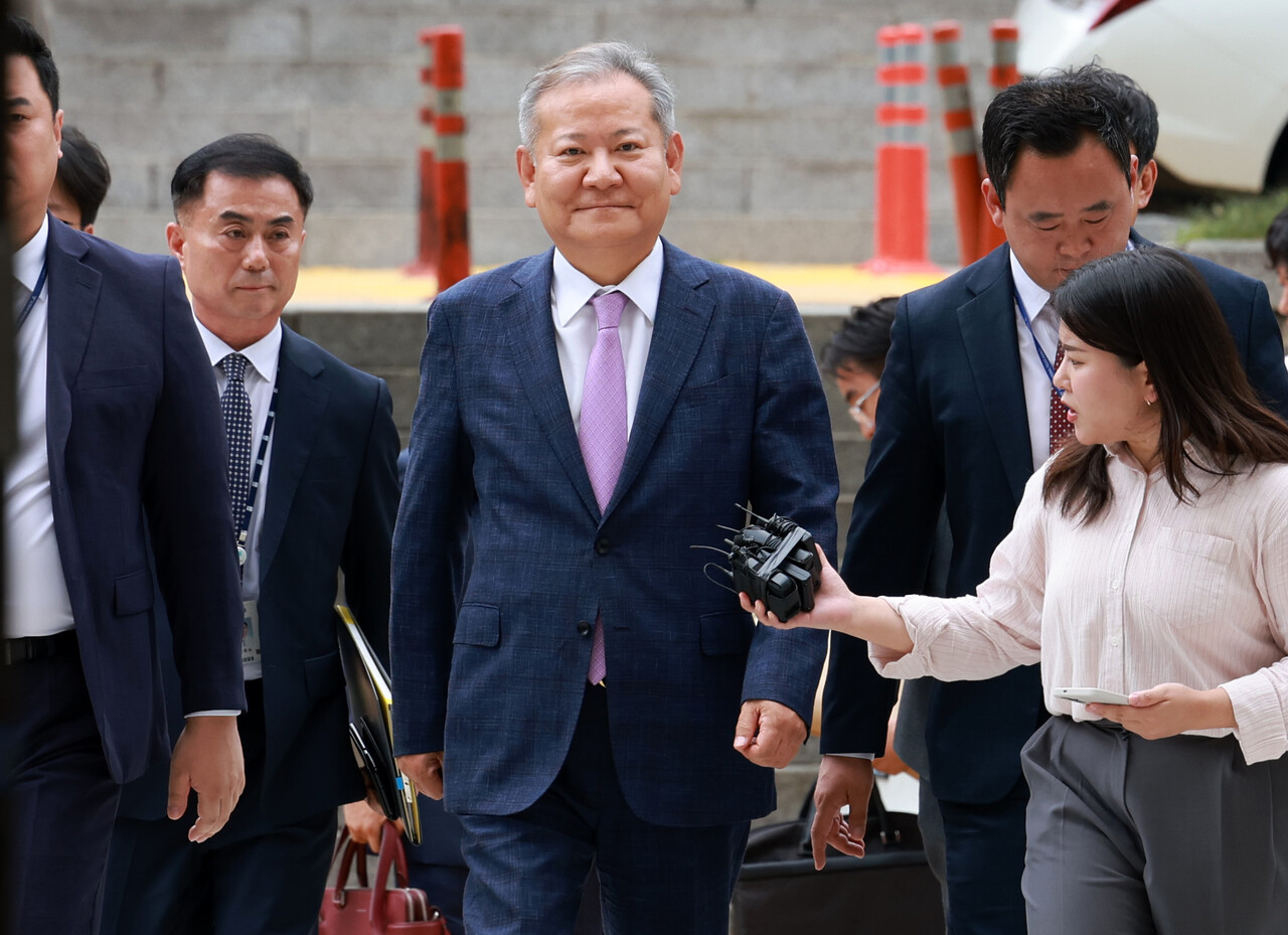 내란중요임무종사, 직권남용 권리행사방해, 위증 혐의를 받는 이상민 전 행정안전부 장관이 지난 7월 31일 오후 서울 서초구 서울중앙지방법원에서 열린 구속 전 피의자 심문(영장실질심사)에 출석하고 있다. 이전 장관은 다음날 바로 구속됐다. [사진제공=뉴시스]
