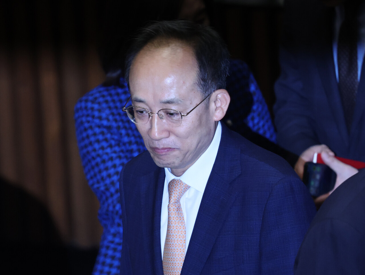 국민의힘 추경호 의원이 지난 13일 진행된 제429회 국회(정기회) 제12차 본회의 참여를 위해 회의장에 입장하고 있다. [사진제공=뉴시스]<br>