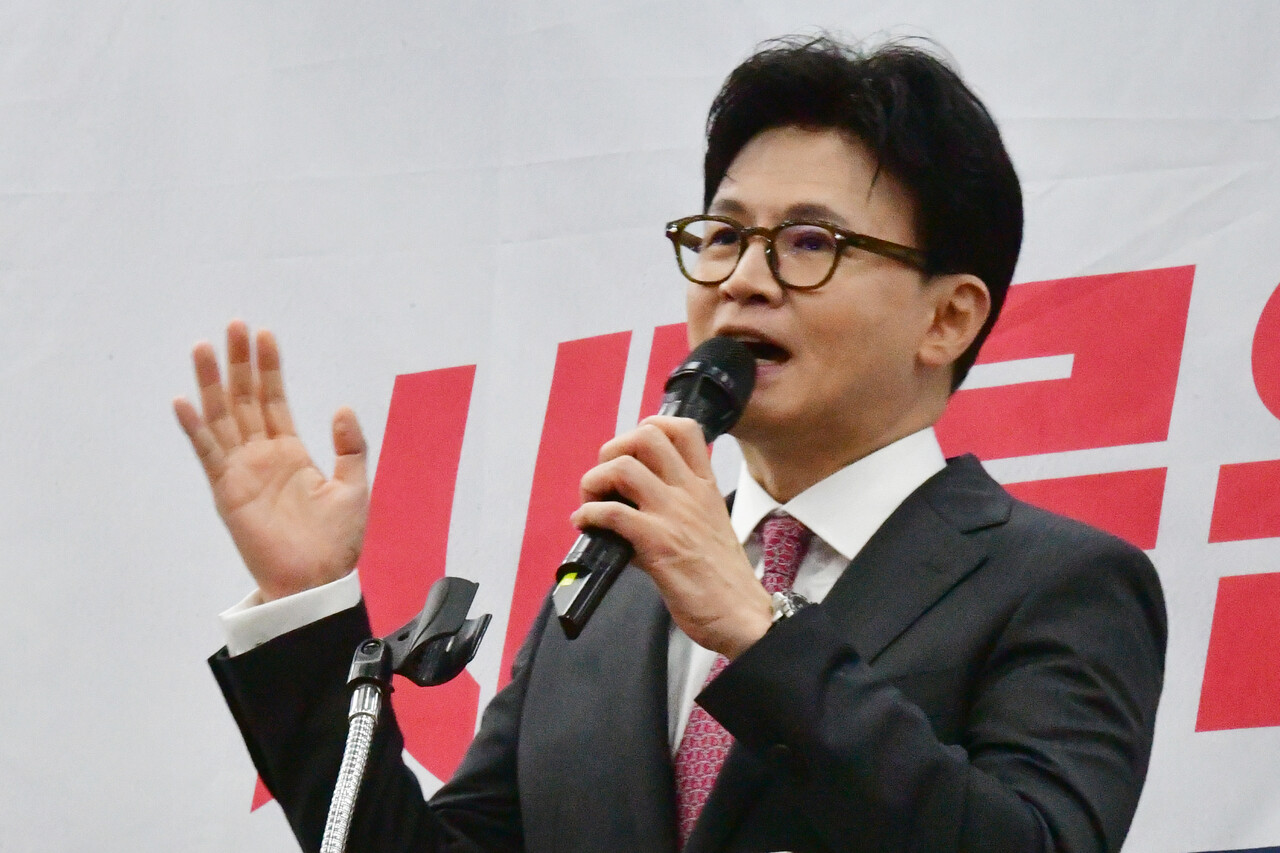 한동훈 전 국민의힘 대표가 지난 8월 11일 광주 서구 홀리데이인호텔에서 진행된 김화진 국힘 전남도당위원장 취임식에서 축사를 하고 있다. [사진제공=뉴시스] <br>