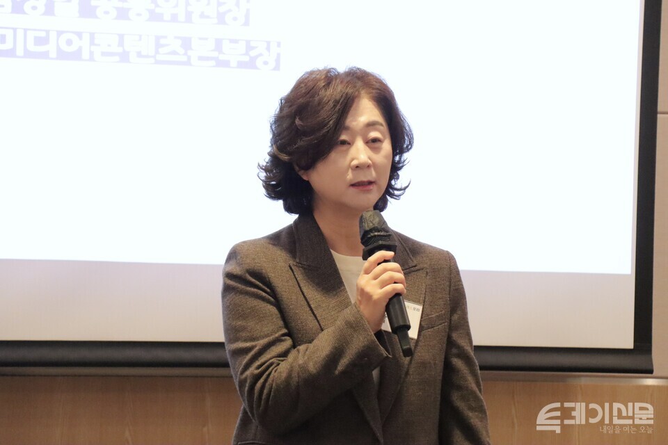 투데이신문이 15일 오전 10시 30분 서울 여의도 FKI타워 컨퍼런스센터 2층에서 제4기 청년플러스 서포터즈 수료식 및 해단식을 개최했다. 청년플러스포럼 공동위원장 투데이신문 박애경 대표가 인사말을 전하고 있다. ⓒ투데이신문<br>