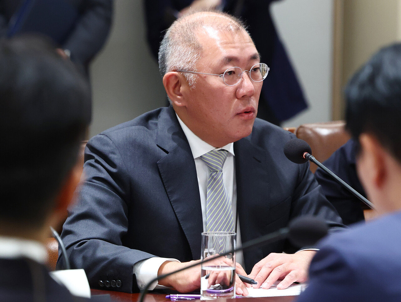 현대자동차그룹 정의선 회장이 지난 16일 서울 용산 대통령실 청사에서 열린 한미 관세협상 후속 민관 합동회의에서 발언하고 있다. [사진=뉴시스]