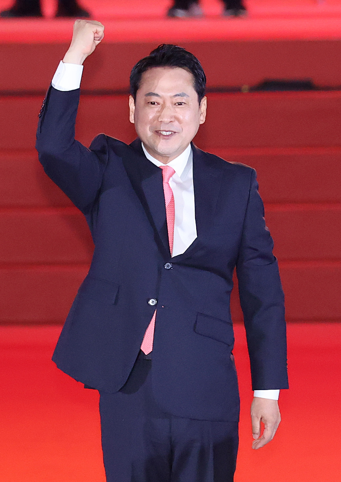 장동혁 국민의힘 당 대표 후보가 지난 8월 22일 충북 청주시 청주오스코에서 열린 국민의힘 제6차 전당대회에서 당원들에게 인사하고 있다. [사진제공=뉴시스/공동취재단]