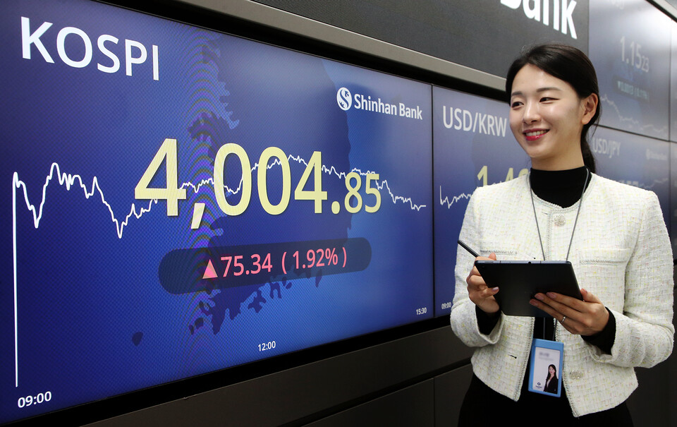 20일 엔비디아의 3분기 실적이 발표되며 국내 증시가 3거래일만에 4000선을 회복했다. 이날 시가총액 상위주인 삼성전자와 SK하이닉스는 일제히 상승세를 보였다. [사진=신한은행]