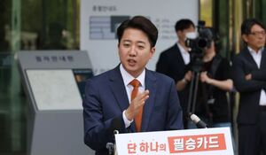 이준석 ‘젓가락 발언’ 역풍...사퇴·고발 요구 잇따라