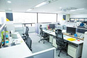 직장인 52.4% “AI 도입 후 채용 줄어”…업무 부담은 여전